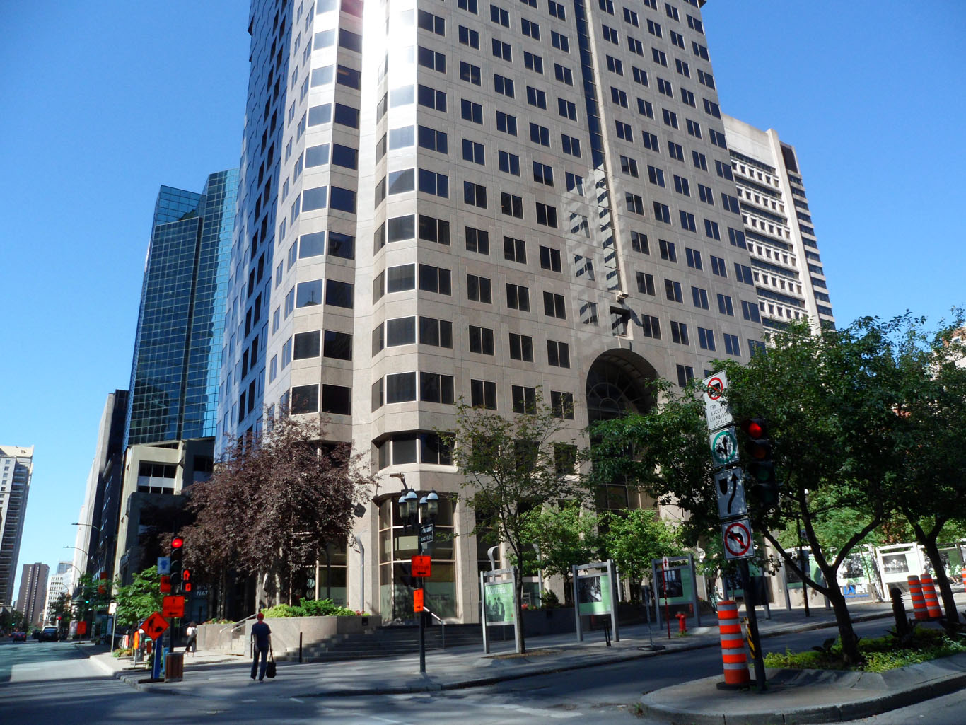 Regus - 2000 McGill College